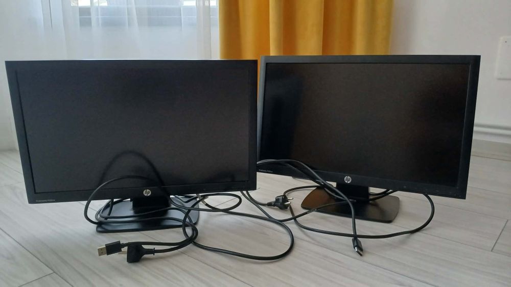 . Două Monitoare HP.