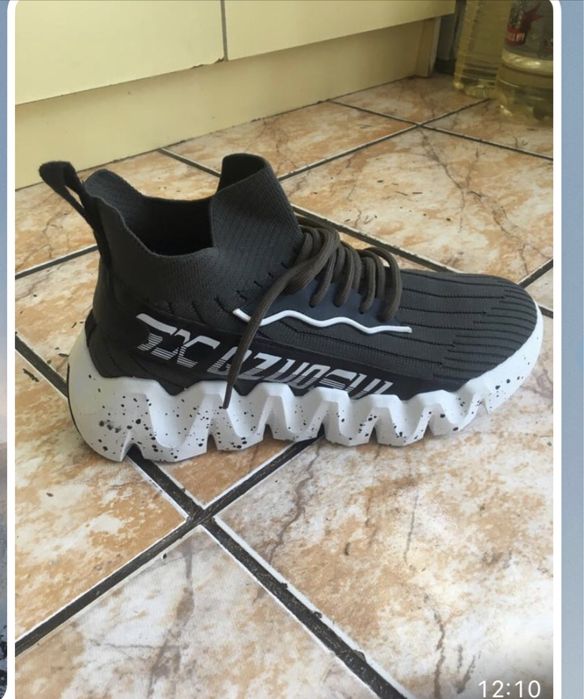 Продам Кросовки