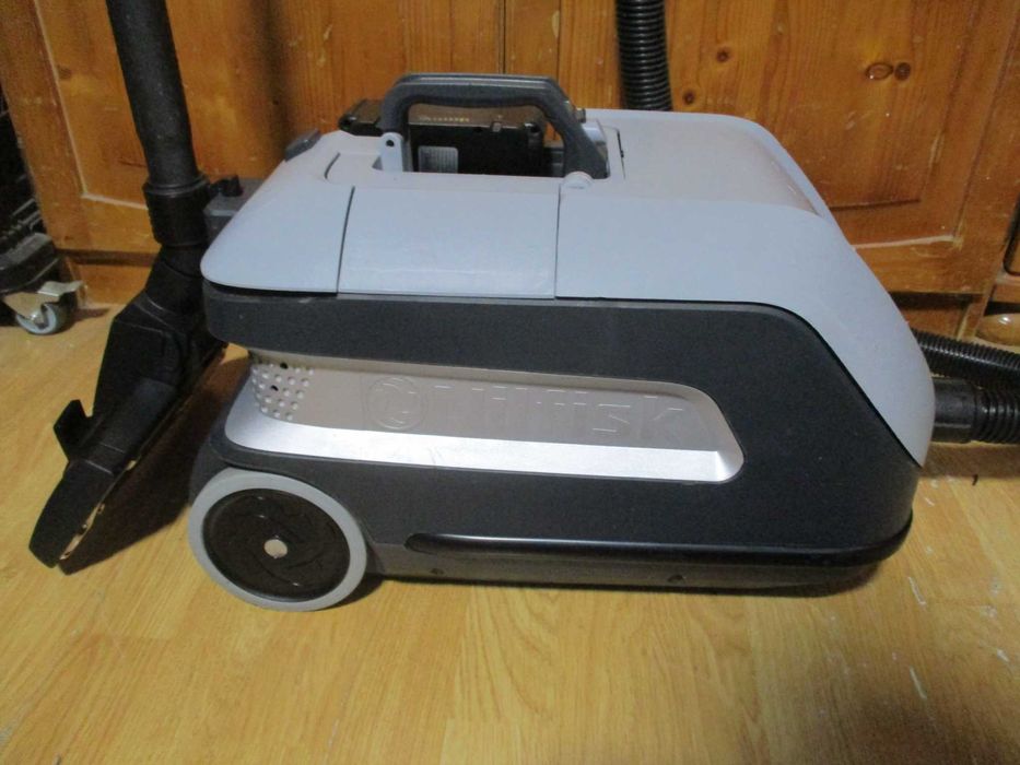 aspirator nilfisk vp-600-battery