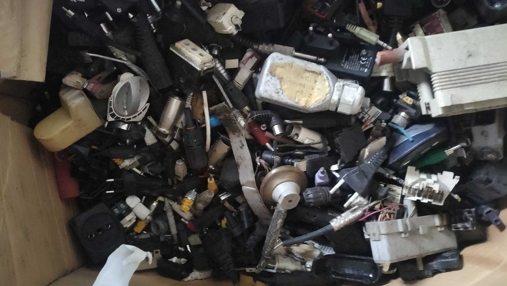 Pentru reciclare 30 kg electronice