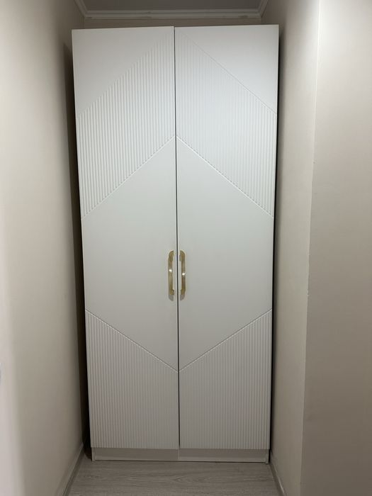 Кухонный гарнитур, шкафы, диван