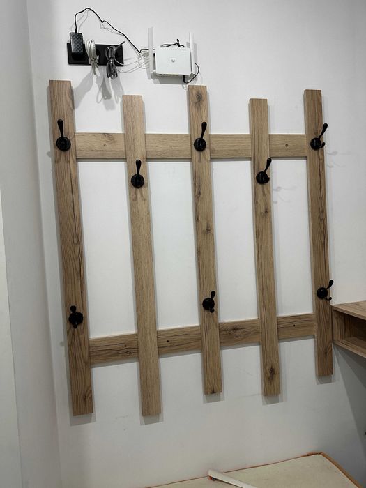 Вешалка навесная