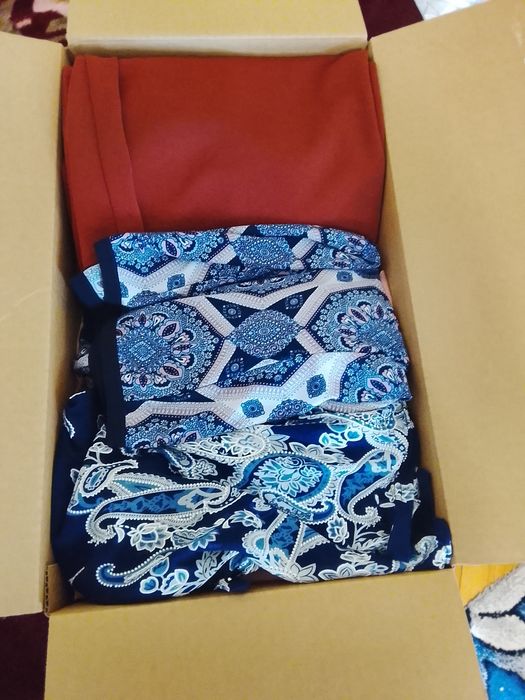 Donez o cutie cu haine de dama (xl) curate