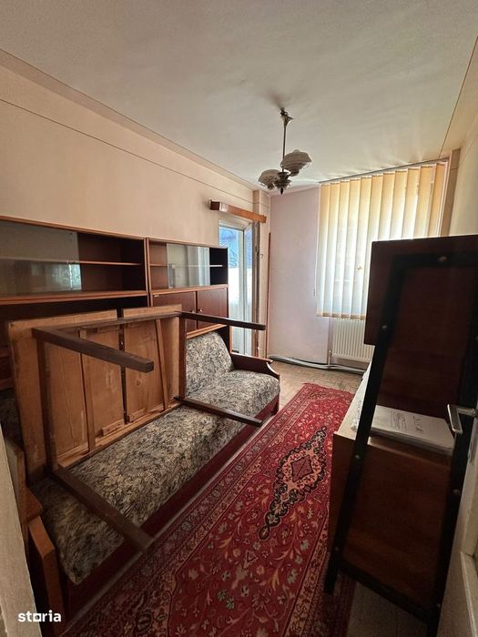 De vanzare apartament 4 camere,2 bai,2balcoane,etj1,zona ultracentrala