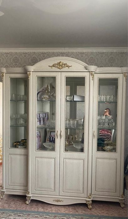 Мебель горка для гостиной Мэри в бежевом цвете