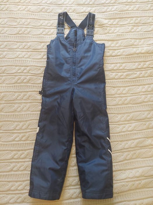 Продам демисезонный костюм для девочки