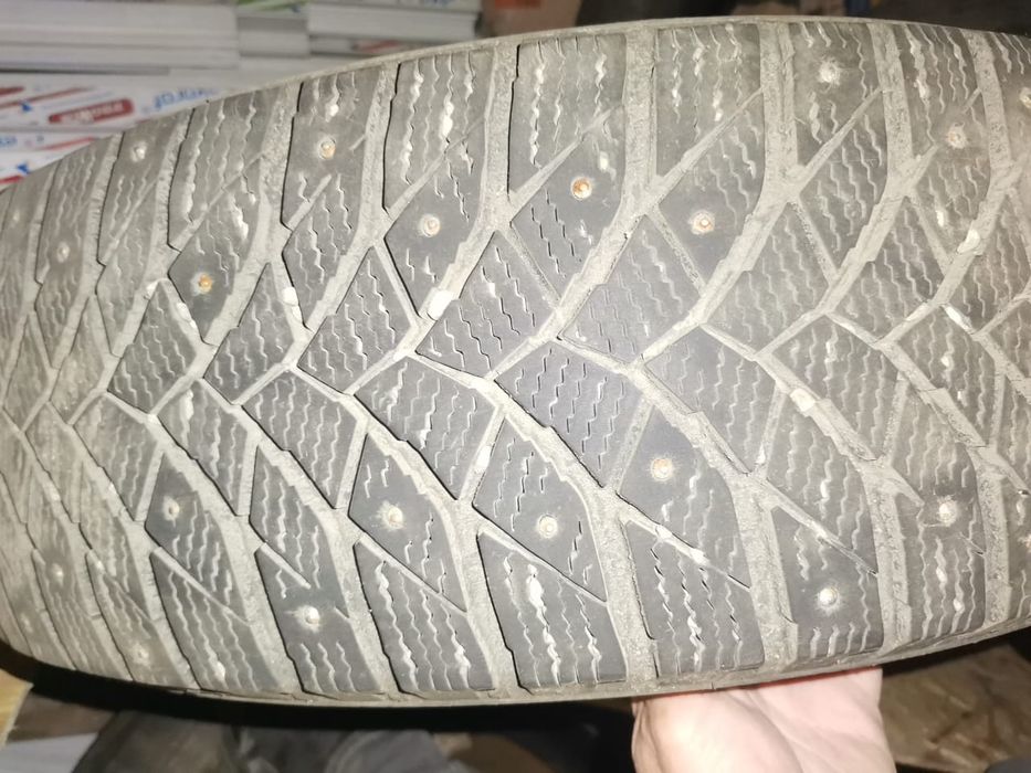 Продам шины бу . 215*70R16