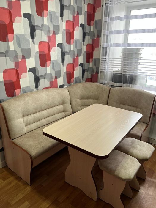 Продается куханный уголок. Стол стулья