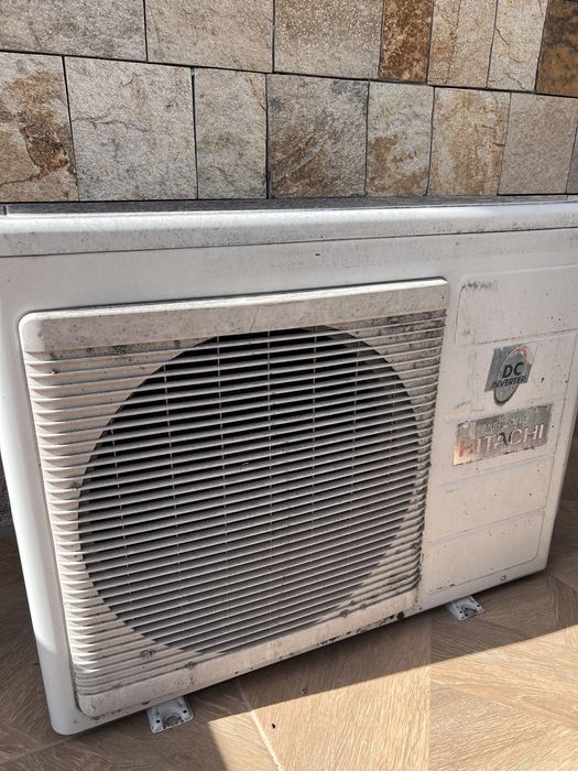 2 броя климатици Hitachi с едно външно тяло- идеални