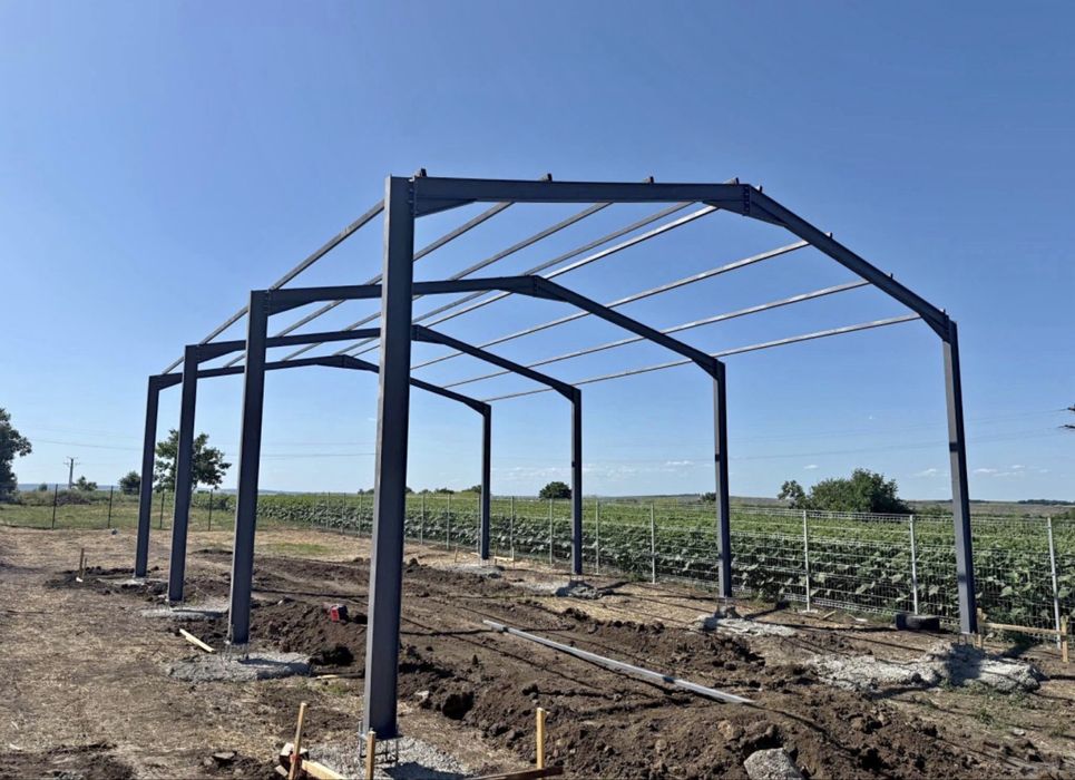Vând hala structura metalica 10M lătime 20M lungime 4M înaltime