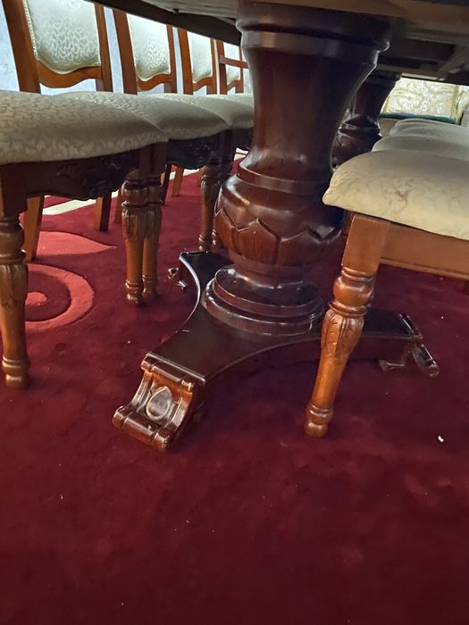 Продам стол из красного дерева!!!