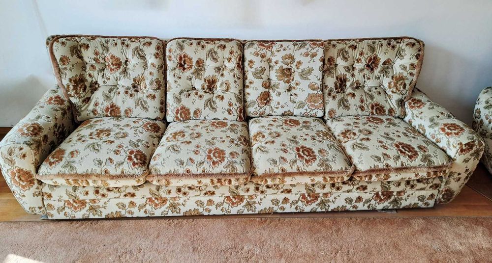Елегантен винтидж комплект - 4-местен диван + 2 фотьойла