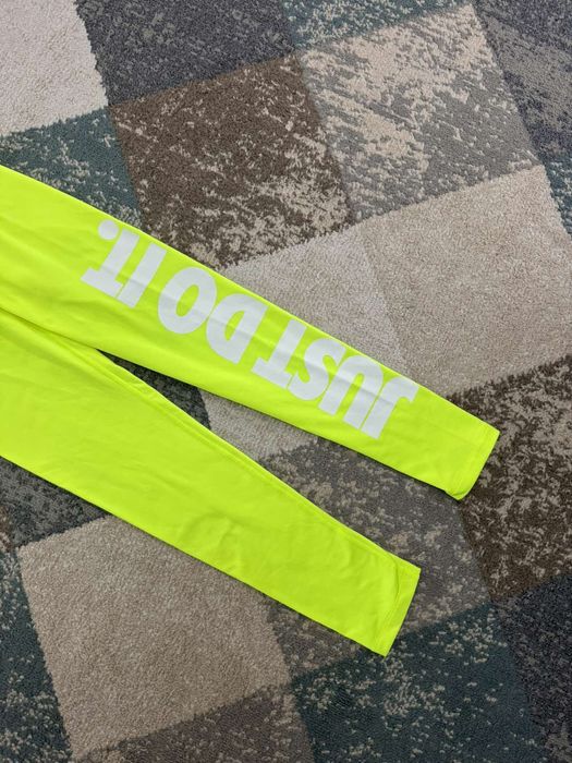 Дамски клин Nike Pro