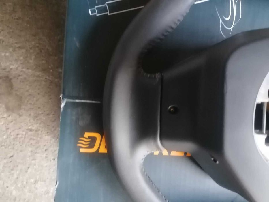 Продавам оригинален кожен мулти волан за Пежо 208. 2008 2019 г.