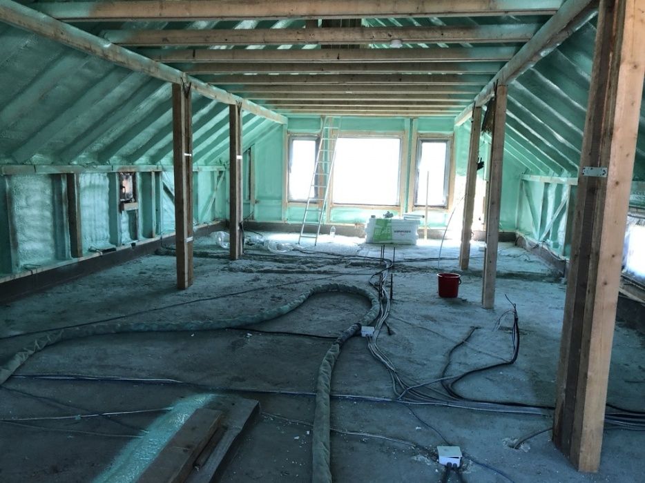 Izolatie Spuma Poliuretanica acoperiș si pod. Firma+Garanție 20 ani.