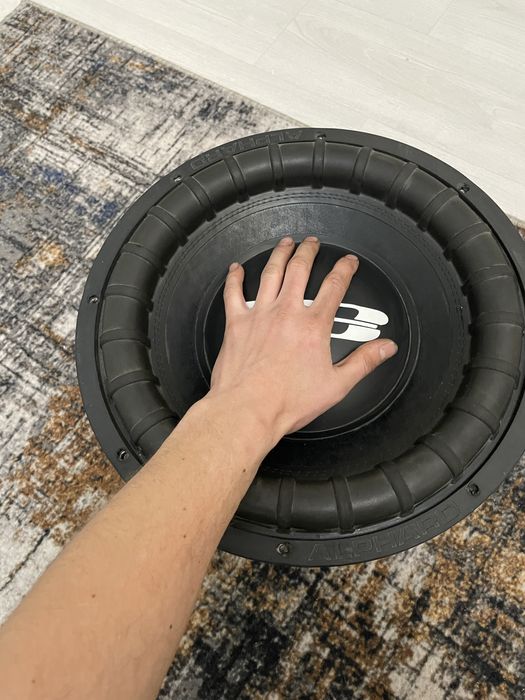 Сабуфер  р15 играет хорошо