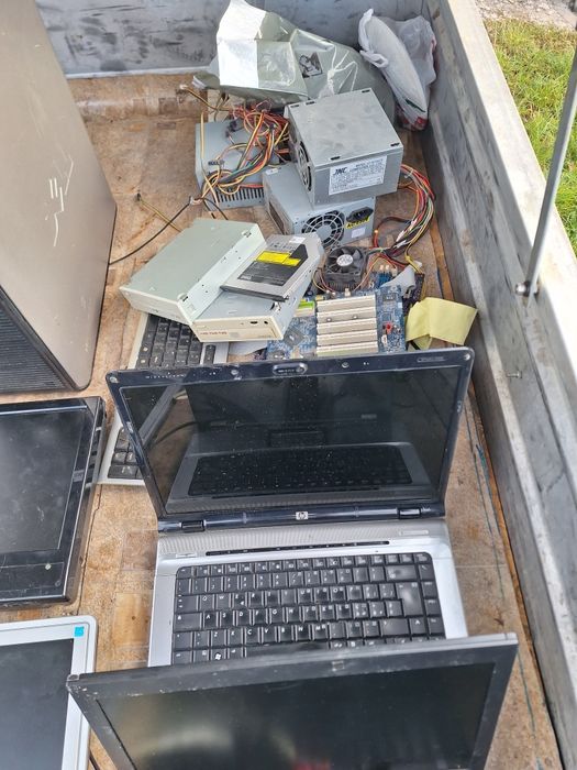 Laptopuri,calculator turn ,placi baza surse,televizor,antene,rame foto