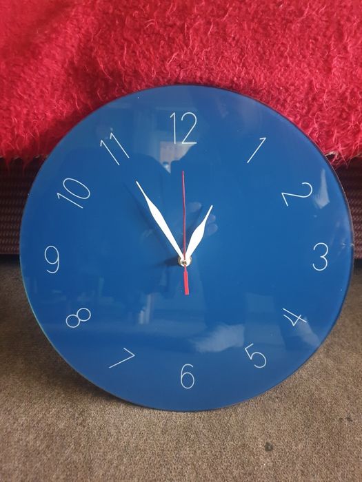 Стенен часовник голям стъклен.