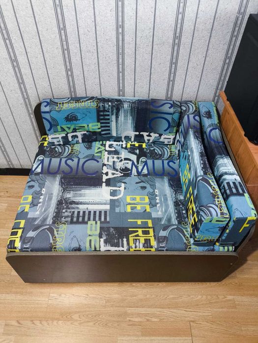 Продам диванчик б/у