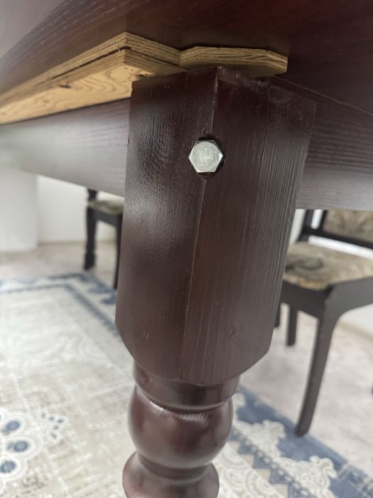 Стол со стульями