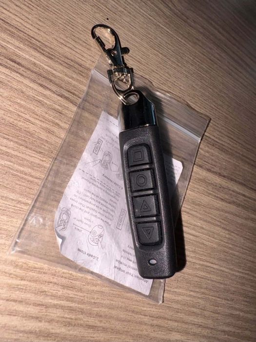 Комплект електронни аксесоари – Grundig USB кабели, комплект за ремонт на телефони, програмируемо дистанционно и мини катинари