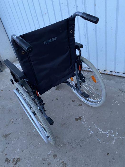 Carucior , scaun cu rotile persoane dizabilitati