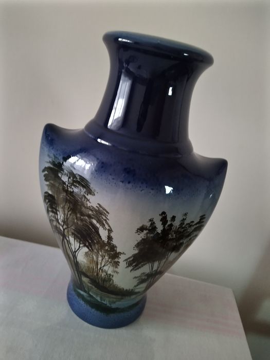 Фарфоровая ваза..