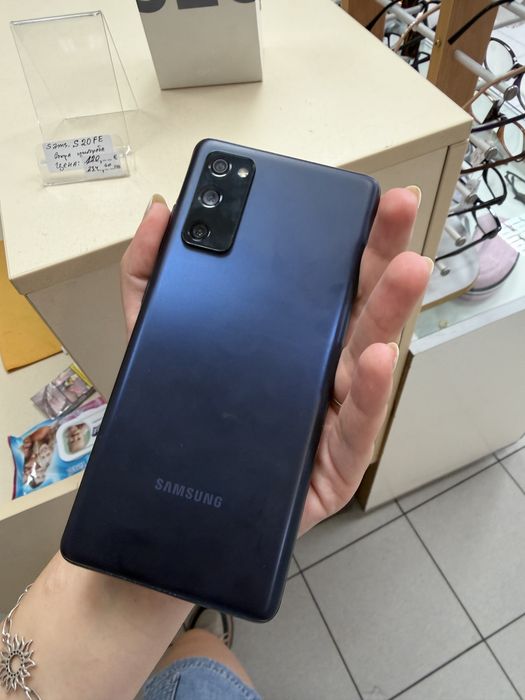 Телефон - Samsung S20FE