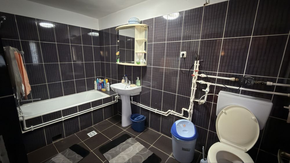 Casa spatioasa in Comuna Aninoasa , sat Groserea