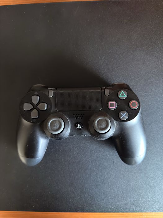 Ps 4 pro foarte putin folosit+controller original+ssd 1 tb