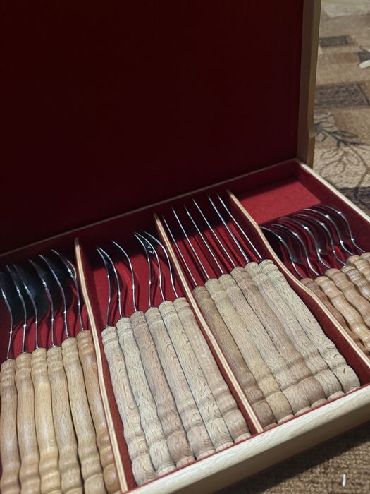 Комплект прибори за хранене