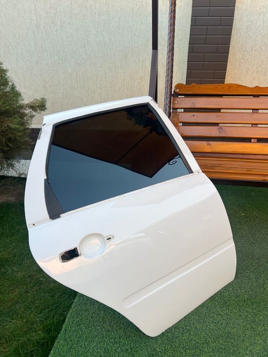 Задняя дверь гранта правый