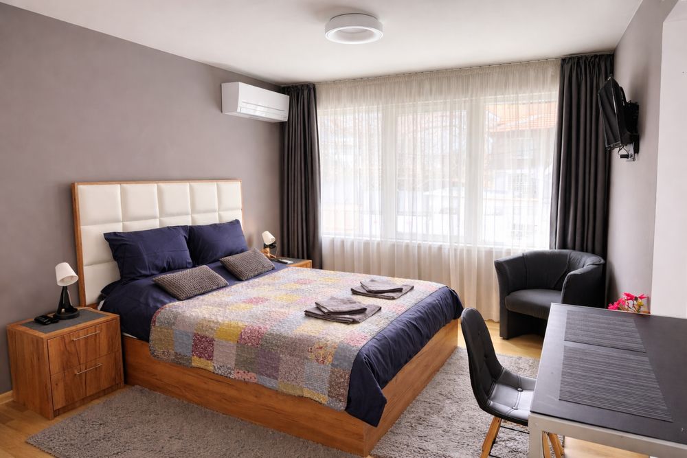 Нощувки София Широк център с гараж