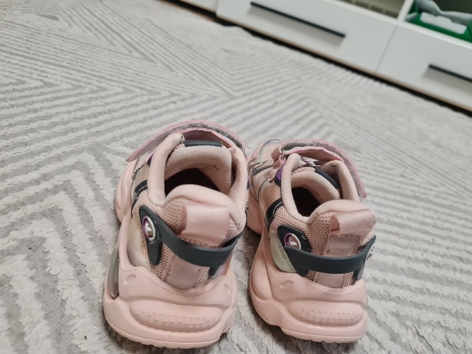 Кроссовки для девочек