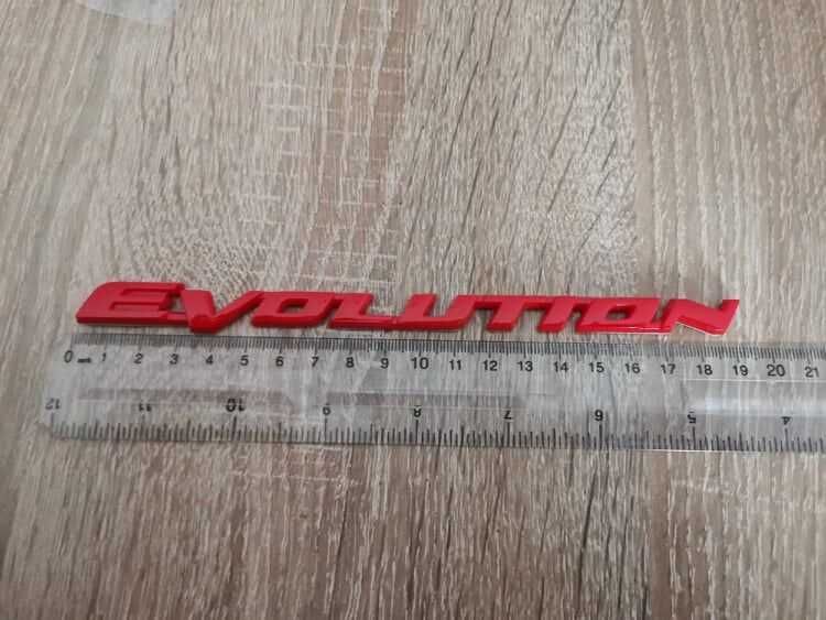 червен надпис Mitsubishi Evolution