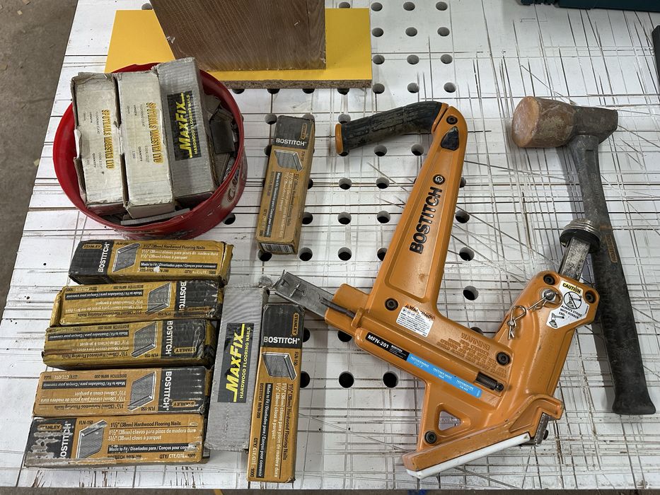 Инстумент за коване на дървен под (масив към дюшеме) Bostitch MFN-201