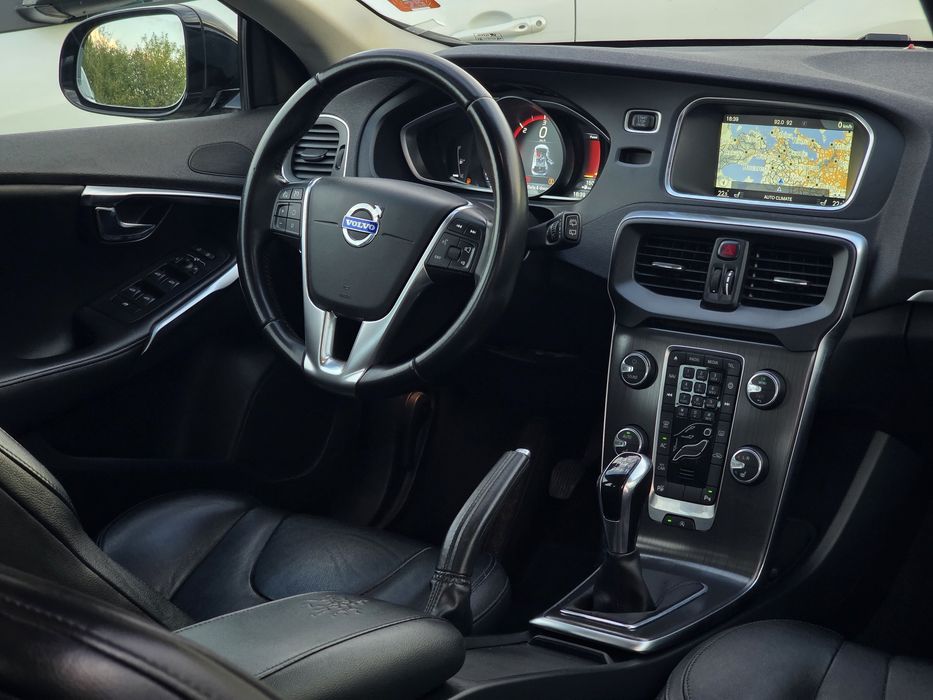 Volvo V40 / Summum Design / 190 CP Dotari Premium