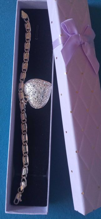 Елегантна, нова сребърна гривна в кутия.