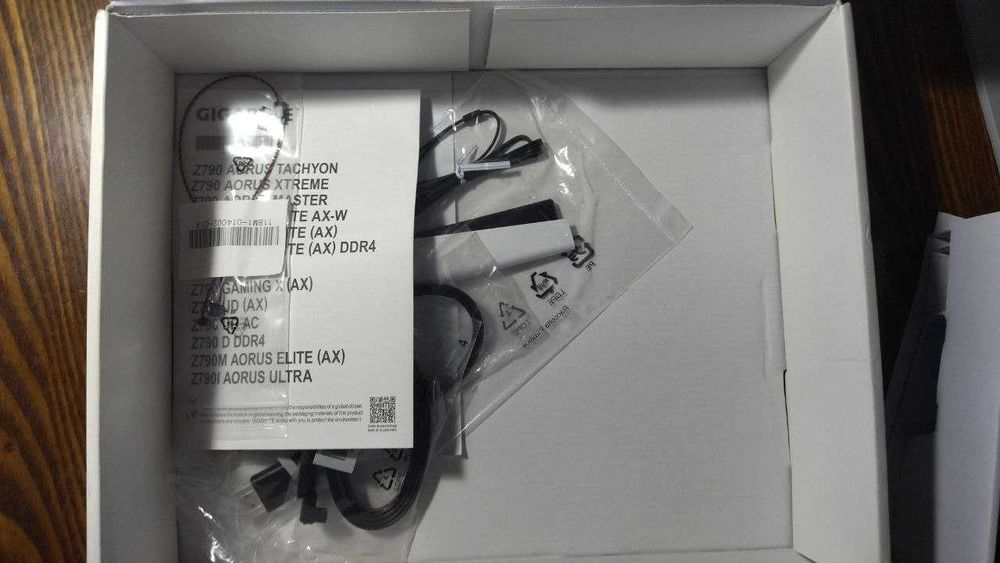 Материнская плата GIGABYTE Z790 AERO G