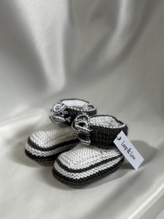 Детские вязаные пинетки