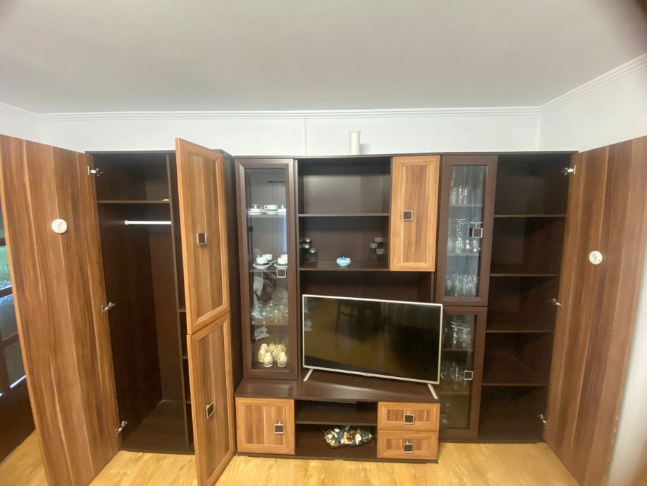 Mobilier living , culoare nuc închis