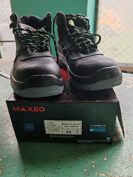 Продавам работни обувки