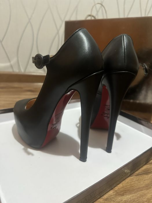 Туфли на высоком каблуке 35 размер