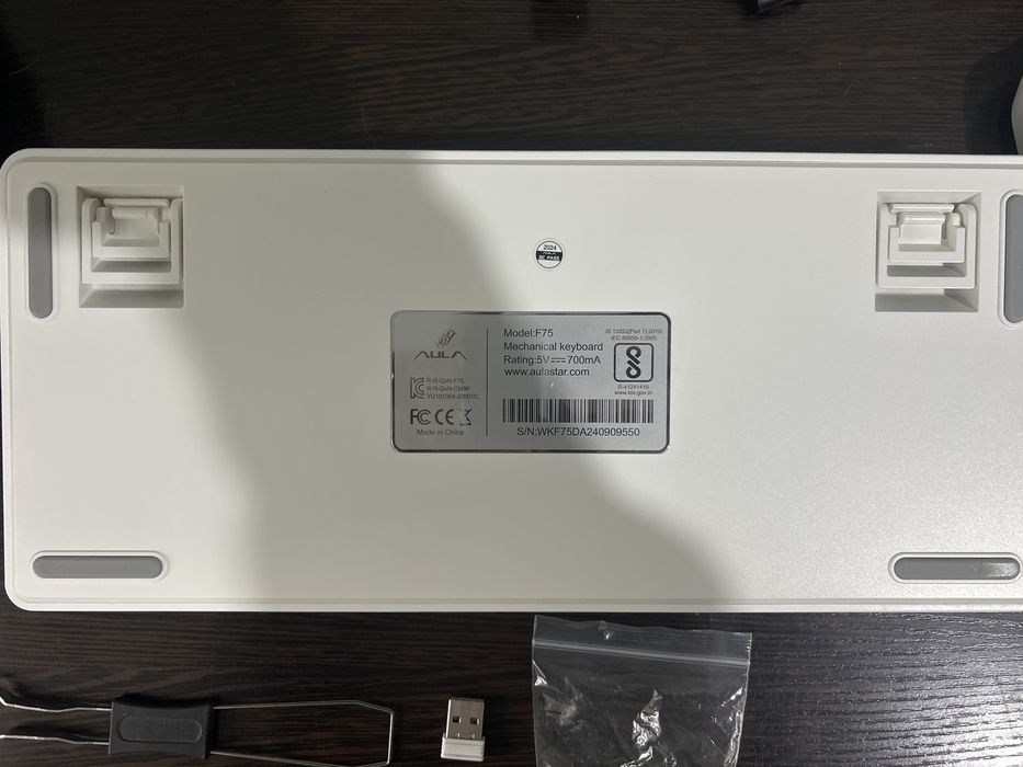 Продам клавиатуру aula f75
