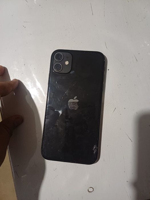 Продам айфон 11 черный