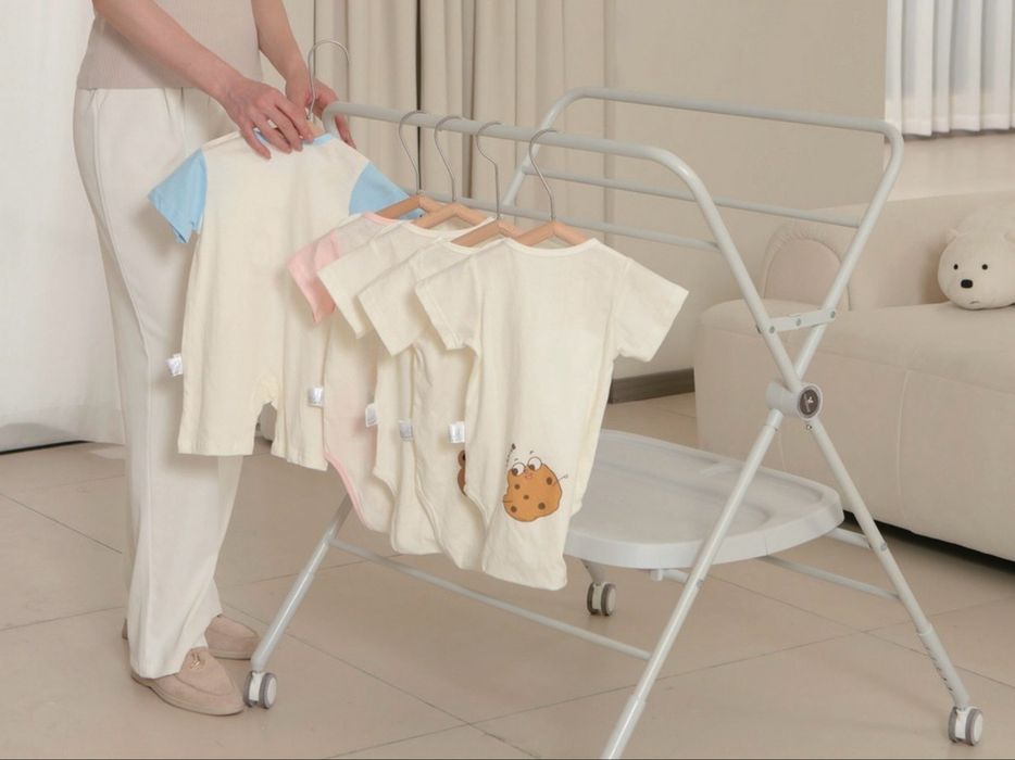 Masa de infasat multifunctionala Cangaroo Croco, pliabila, ajustabila pe inaltime, roti cu frana, Gri