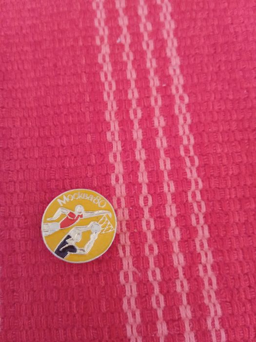 Продам значки для коллекций