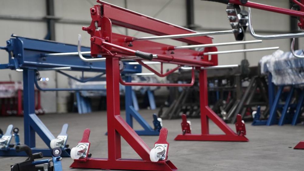 Abkant 2,14T/0,8 contine: role taietoare si dispozitiv pentru falca