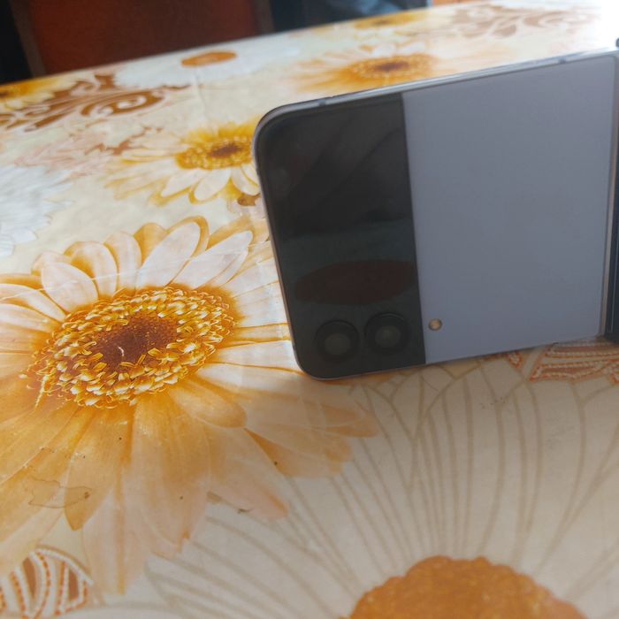 Samsung filp z 4 256