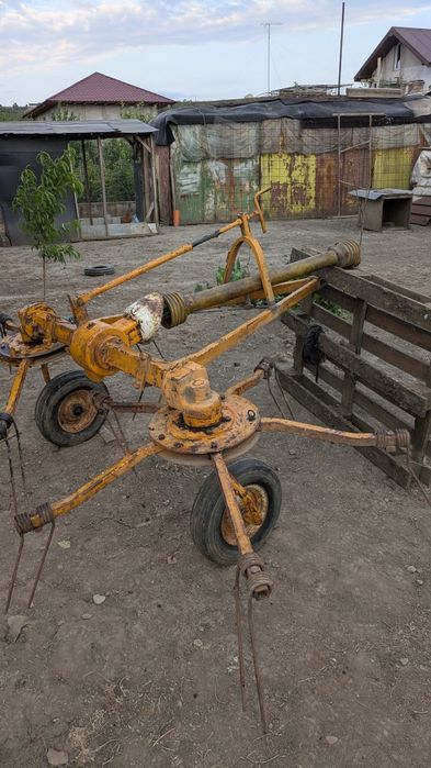 Vând greblă de adunat fan